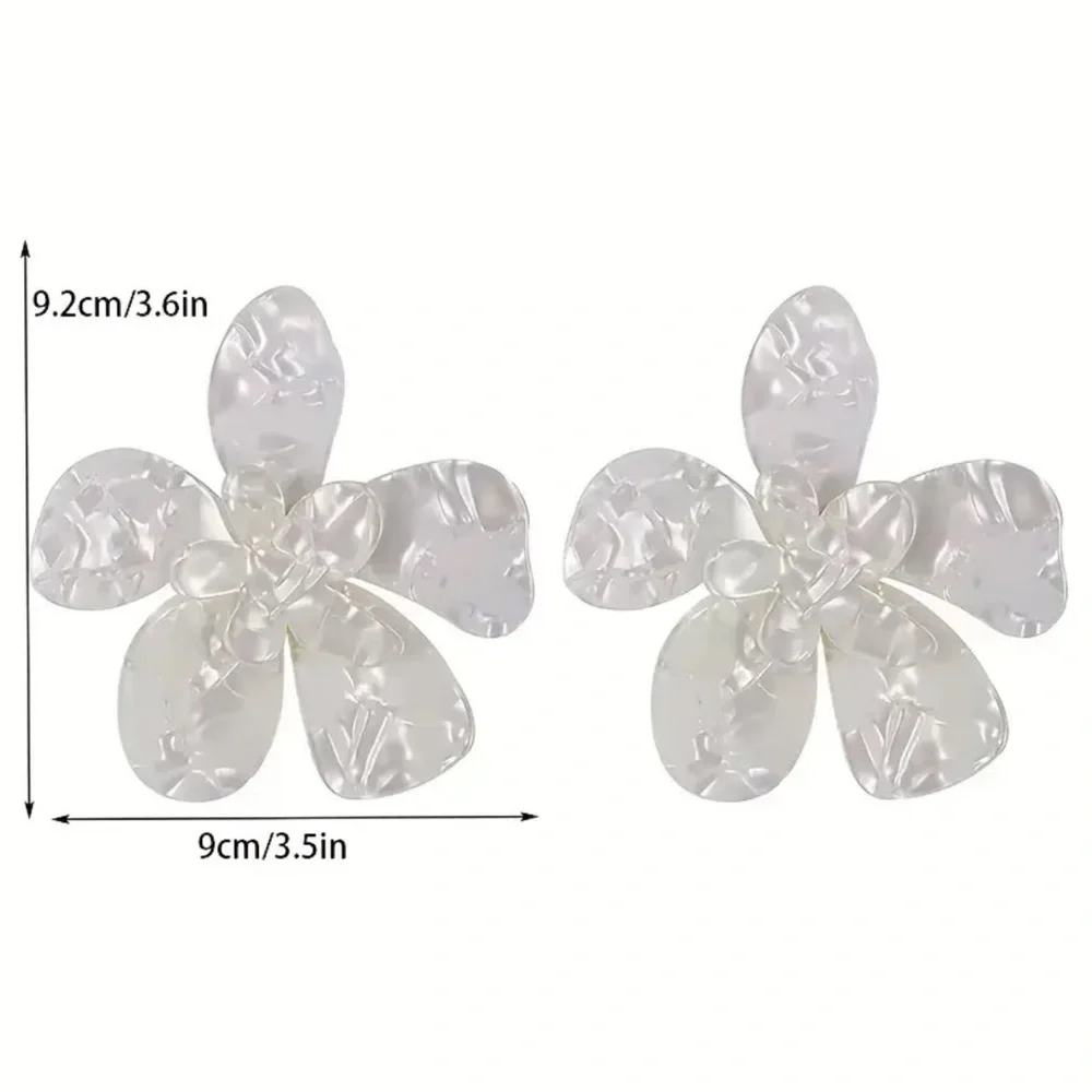 White Exaggerated Flower Earrings - Picture 3 of 4
